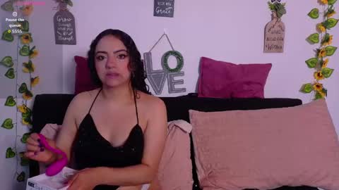 Snapshot of emiily_curly chatting on 05/05/26, 11:51 Emily online show from 05/05/26, 11:51