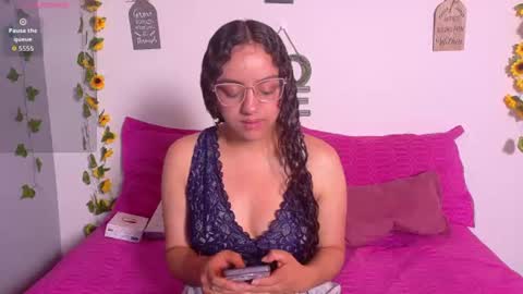 Snapshot of emiily_curly chatting on 07/20/26, 10:18 Emily online show from 07/20/26, 10:18