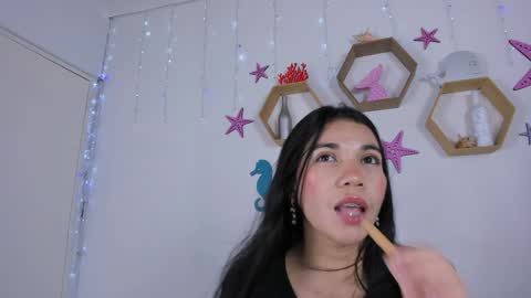 Snapshot of emiily_parkerr chatting on 12/18/24, 03:04 Emily online show from 12/18/24, 03:04