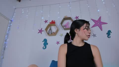 Snapshot of emiily_parkerr chatting on 01/21/25, 02:54 Emily online show from 01/21/25, 02:54