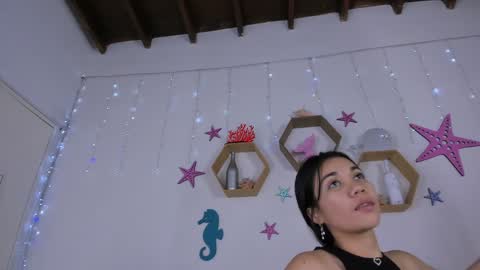Snapshot of emiily_parkerr chatting on 02/08/25, 03:19 Emily online show from 02/08/25, 03:19