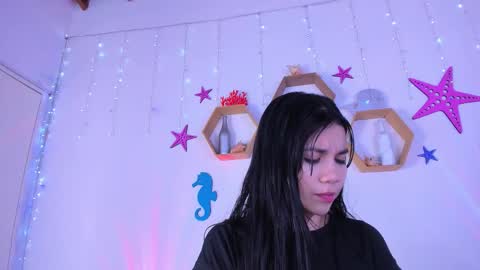 Snapshot of emiily_parkerr chatting on 10/08/25, 03:04 Emily online show from 10/08/25, 03:04