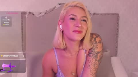 EMILY ROBERTS online show from 11/03/25, 01:51