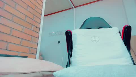 EmillySaenz online show from 01/29/25, 06:39