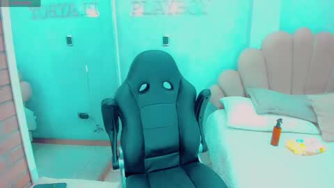 EmillySaenz online show from 04/22/26, 02:03