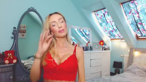 Emila online show from 03/11/25, 09:45