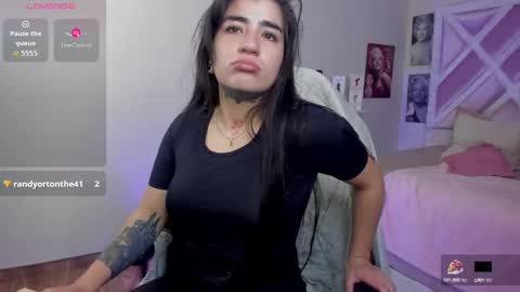 Snapshot of emilayton_ chatting on 09/15/25, 08:20 emilayton_ online show from 09/15/25, 08:20
