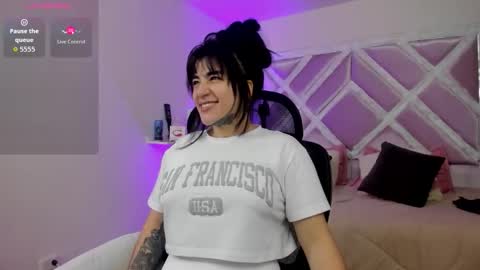 Snapshot of emilayton_ chatting on 10/14/25, 07:14 emilayton_ online show from 10/14/25, 07:14