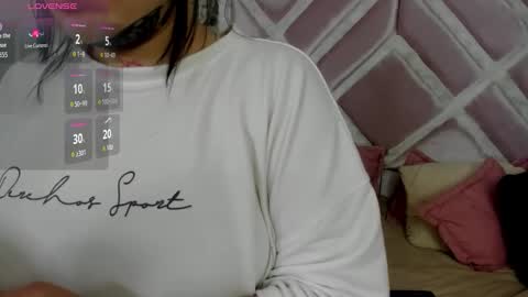 Snapshot of emilayton_ chatting on 10/17/25, 06:21 emilayton_ online show from 10/17/25, 06:21