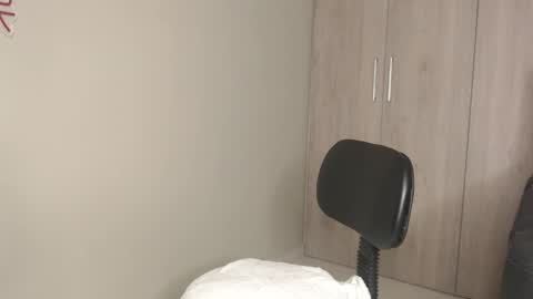 emile_239 online show from 10/02/25, 02:18