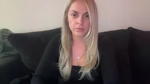 Snapshot of emilelovesyou chatting on 10/15/25, 05:51 emilelovesyou online show from 10/15/25, 05:51