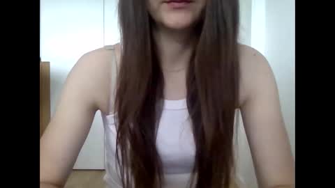 emili0899 online show from 10/04/25, 01:31