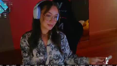 Snapshot of emili1_bc chatting on 07/28/26, 11:39 Emili online show from 07/28/26, 11:39