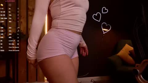 emilia_dream online show from 12/15/25, 04:44