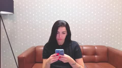 Emi online show from 11/19/25, 12:16