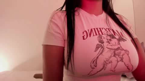 Snapshot of emilia_ghendle chatting on 12/11/24, 01:47 Emilia Big Boobs online show from 12/11/24, 01:47