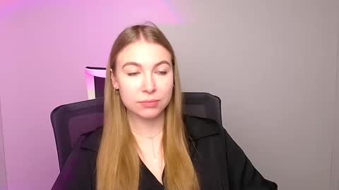 Emilia online show from 02/05/25, 06:13