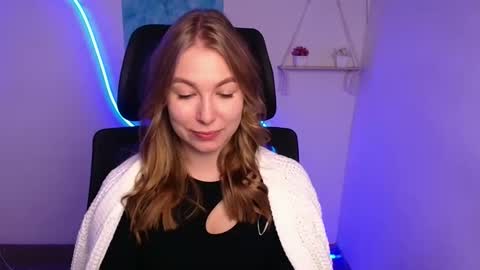 Emilia online show from 10/22/25, 05:52