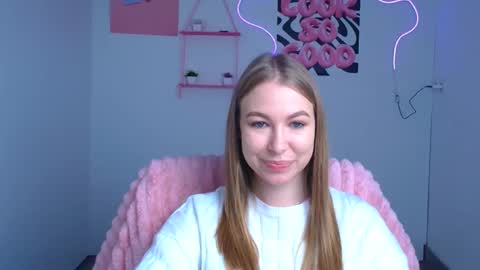 Emilia online show from 11/07/25, 06:46