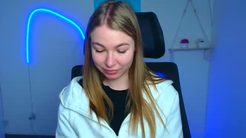 Emilia online show from 02/20/26, 12:27