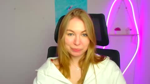 Emilia online show from 03/21/26, 08:19