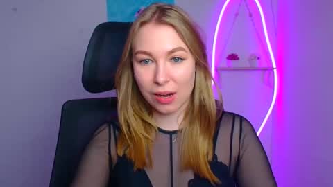 Emilia online show from 03/25/26, 06:41