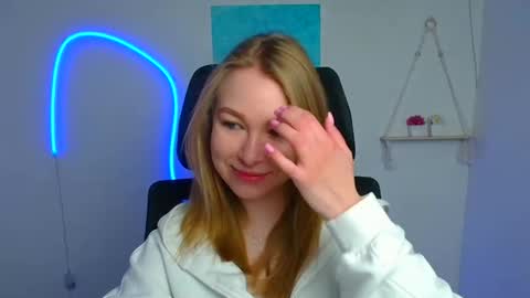 Emilia online show from 04/11/26, 05:34