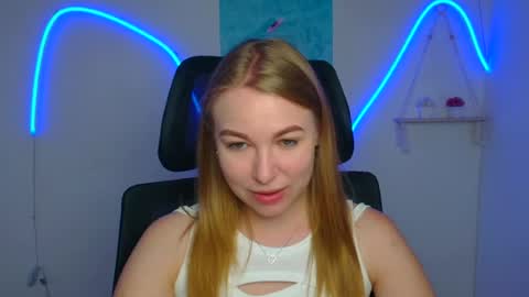 Snapshot of emilia_ilia chatting on 06/30/26, 05:41 Emilia online show from 06/30/26, 05:41