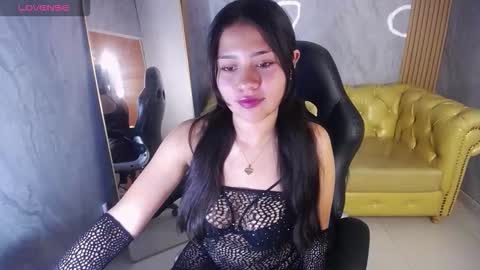 Emilia  online show from 10/21/25, 03:29