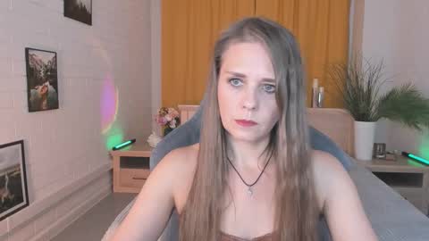 Snapshot of emiliabedy chatting on 09/15/25, 09:09 Emilia Bedy online show from 09/15/25, 09:09