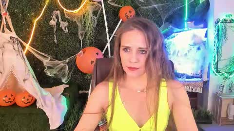 Snapshot of emiliabedy chatting on 10/23/25, 09:08 Emilia Bedy online show from 10/23/25, 09:08