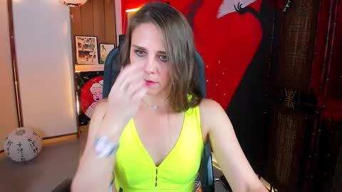 Snapshot of emiliabedy chatting on 11/19/25, 09:09 Emilia Bedy online show from 11/19/25, 09:09