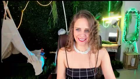 Snapshot of emiliabedy chatting on 12/14/25, 09:14 Emilia Bedy online show from 12/14/25, 09:14