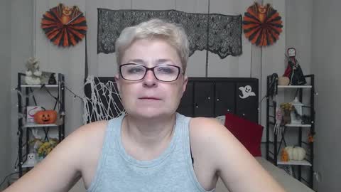 Snapshot of emiliagree chatting on 10/25/25, 05:15 EmiliaGree online show from 10/25/25, 05:15