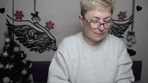 EmiliaGree online show from 12/21/25, 06:04