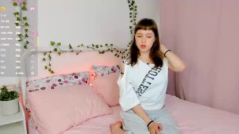 Snapshot of emiliahurrison chatting on 06/17/26, 09:27 Call me Emilia next stream on Friday at 10 AM GMT online show from 06/17/26, 09:27