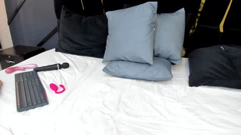 Emillie online show from 12/11/24, 08:18