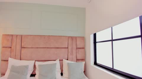 Emillie online show from 12/25/24, 12:15