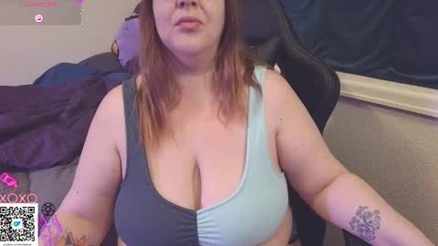 Snapshot of emiliefoxx chatting on 03/10/25, 03:20 emilie foxx online show from 03/10/25, 03:20