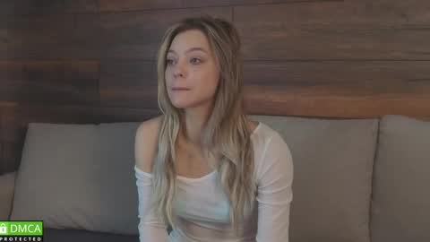 Snapshot of emilielong chatting on 06/05/26, 06:20 emilielong online show from 06/05/26, 06:20
