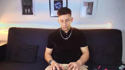 Snapshot of emiliocum_24 chatting on 06/19/26, 04:28 EMILIOCUM online show from 06/19/26, 04:28