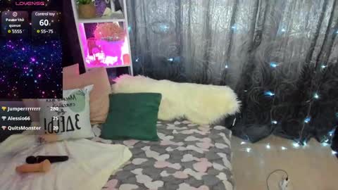 Snapshot of emiliyaqueen chatting on 02/15/25, 05:19 Emiliya online show from 02/15/25, 05:19