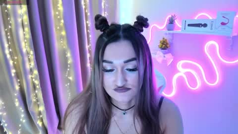 Snapshot of emiliyaqueen chatting on 03/08/25, 08:33 Emiliya online show from 03/08/25, 08:33