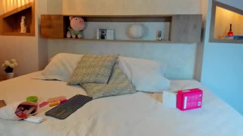 Emily Beaumont. online show from 02/22/26, 12:47