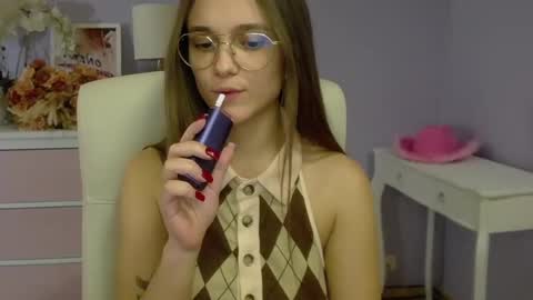 Emilly online show from 02/11/25, 11:32