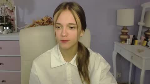 Emilly online show from 12/05/25, 07:50