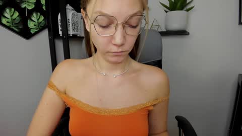 Emilly online show from 01/02/25, 09:33