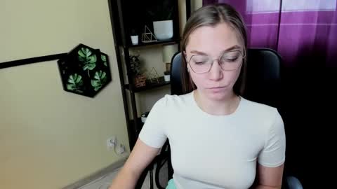 Emilly online show from 02/11/25, 10:15