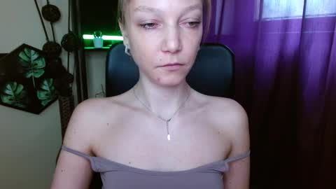 Emilly online show from 04/11/26, 07:56