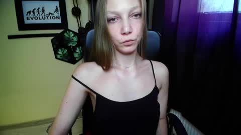 Snapshot of emilly_xkiss chatting on 06/03/26, 02:33 Emilly online show from 06/03/26, 02:33
